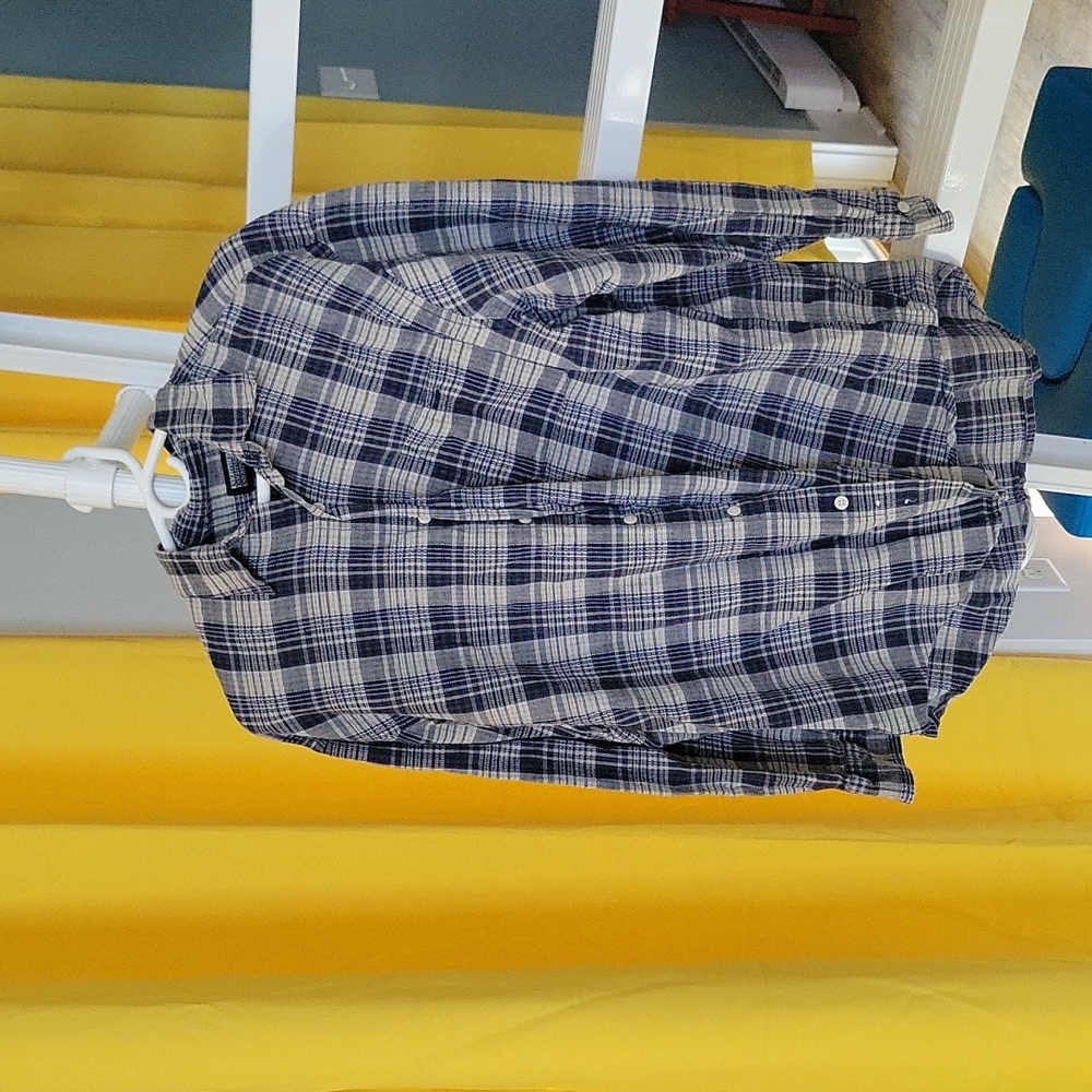 Bluesy button down. Size large 100% cotton, with 2 extra buttons.